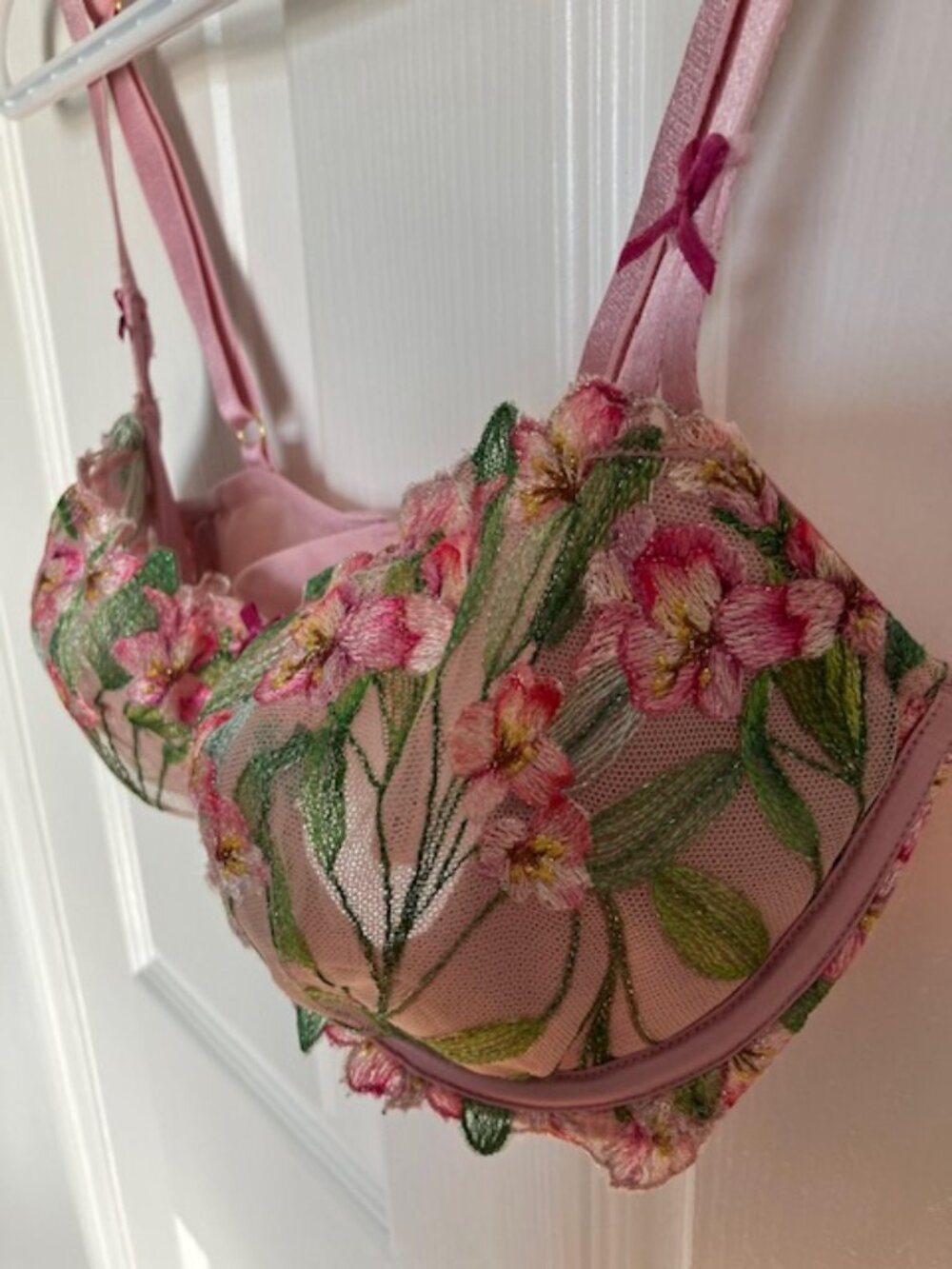 Victoria's Secret Bra — 32DD